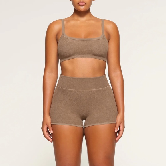 SKIMS Pants - Skims - Terry Lounge - SEAMLESS SHORT SHORT in color Oxide